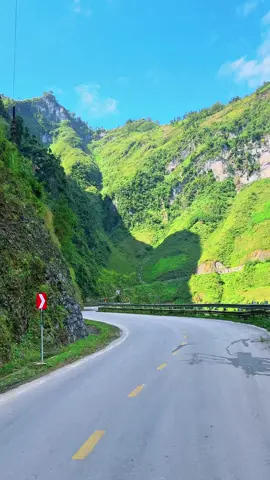 Anh đã đến cao nguyên nơi em kể... Lần nào đến Hà Giang cũng đều mang cảm xúc như lần đầu.❤️ #hagiang #hagiangloop #mapileng #dulichhagiang #dicungyang 