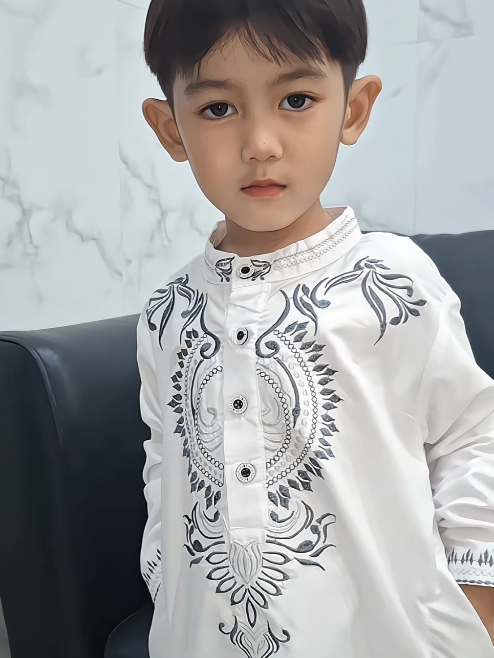 Masyaallah adem bener pake koko warna putih🤍 ken lagi pake stelan koko pakistan dari @el.martin224 yang mau samaan langsung co dikeranjang kuning👇#setelankokoanak #setelankoko #kokomuslim #fouryoupage #fyp 