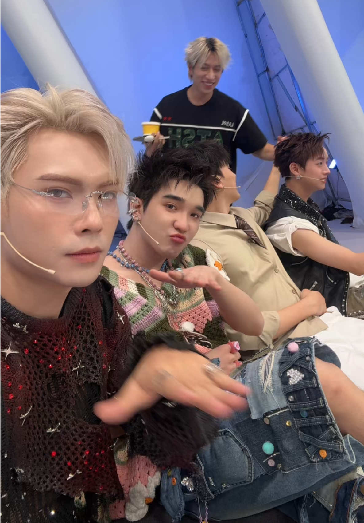 Chật hết nhịp rồi 🤧 @OgeNus 🌊 @Hải Nam @CONGB - 콩비 Thầy ơii đang nhảy mà Thầy vội gì thía @Bùi Duy Ngọc #JeyB #CongB #Ogenus #HaiNam #BuiDuyNgoc 