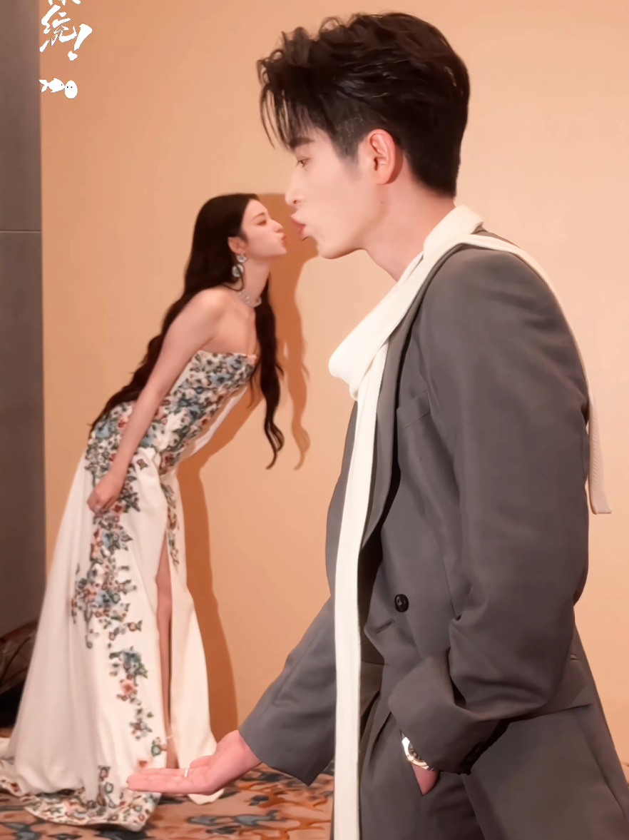 Ih,, gemesin banget kalian berdua. 🤏🏻🥰 #wangchuran #chenglei #howdareyou #iqiyiscreamnight2025 #fyp 