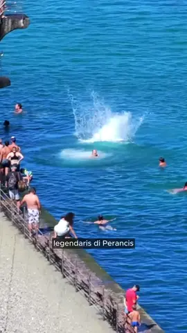 Kolam renang ini bisa hilang dua kali dalam sehari 😳💧✨ #fyp #foryou #foryoupage #swimmingpool #antonioarsy 