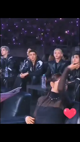 gemes banget interaksinya 😭😭 #AAA2025 #asiaartistawards #leehyeri #parkbogum #leejunyoung 