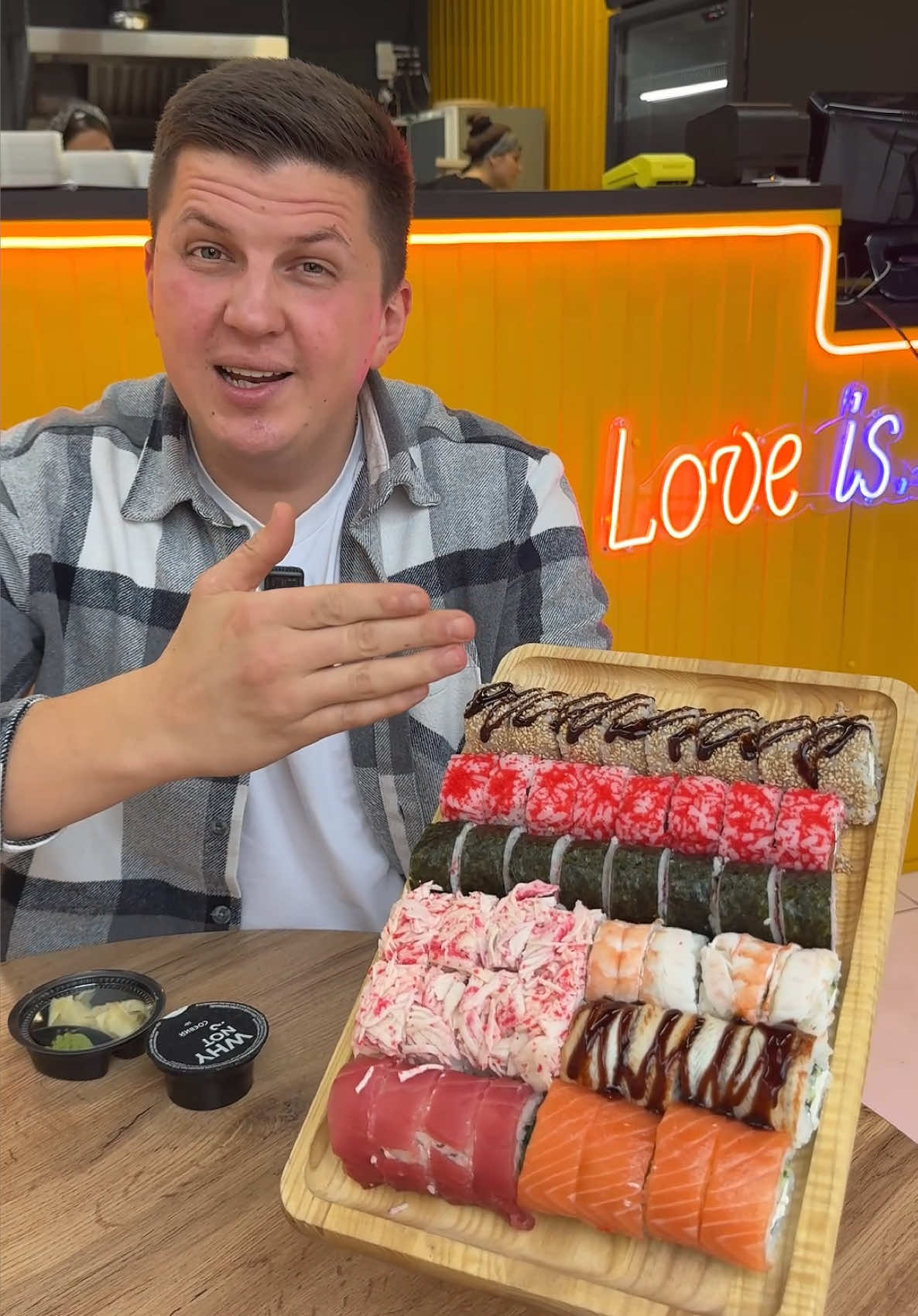 Нова доставка суші в Самар 🍣  📲Inst. @love.is.sushi_pizza 📲Сайт loveissushi.com.ua 📞099-05-06-007 📍Самар, Гідності 27а