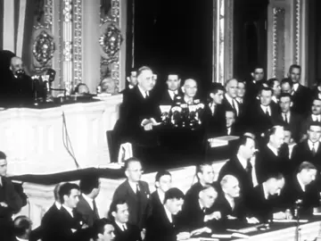 JAPAN EMPIRE ATTACKS PEARL HARBOR, UNITED STATES || DESEMBER 7 1941  Penyerangan Pearl Harbor merupakan serangan mendadak oleh Angkatan Laut Kekaisaran Jepang terhadap pangkalan Armada Pasifik Amerika Serikat di Pearl Harbor, Hawaii, pada 7 Desember 1941 pukul 07:38 pagi waktu setempat. Armada Jepang yang dipimpin Laksamana Chuichi Nagumo berangkat dari Teluk Hitokappu pada 26 November 1941 dengan enam kapal induk, kapal tempur, dan kapal pendukung lainnya, menerapkan radio silence untuk menghindari deteksi radar AS. Sebanyak 353-441 pesawat tempur, pembom, dan torpedo diluncurkan dalam dua gelombang, menghancurkan delapan kapal perang AS termasuk USS Arizona, menewaskan 2.388 orang, melukai 1.178 lainnya, dan memicu keterlibatan langsung AS dalam Perang Dunia II. Tujuan utama serangan ini adalah melemahkan kekuatan laut AS di Pasifik agar Jepang bebas berekspansi ke Asia Tenggara tanpa gangguan, sebagai respons terhadap embargo minyak AS dan kekhawatiran intervensi militer. Meski berhasil menenggelamkan banyak kapal dan pesawat AS, Jepang gagal menghancurkan fasilitas minyak serta kapal selam yang krusial. Akibatnya, AS menyatakan perang terhadap Jepang keesokan harinya, membalikkan situasi strategis dan mempercepat kekalahan Jepang di akhir perang  #historyedit #ww2edits #worldwar2 #film #japan 