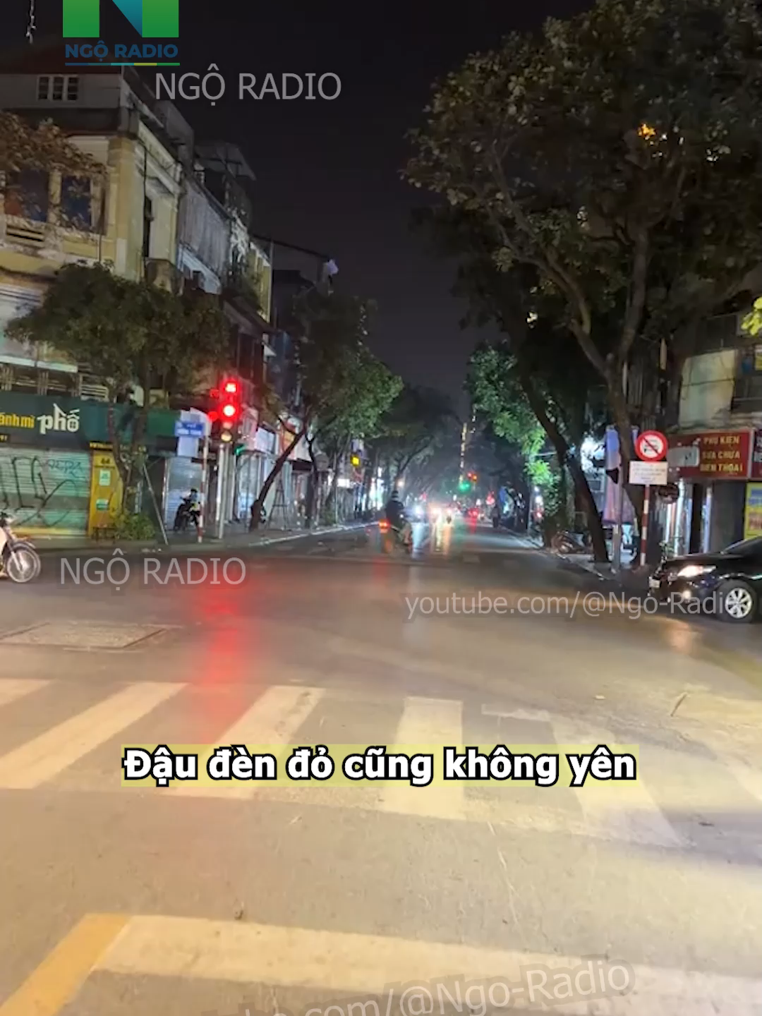 Đậu đèn đỏ cũng không yên#cuocsong #ngoradio #tintuc #viraltiktok #giaothong