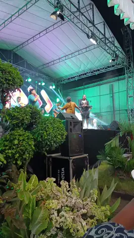 bokong semok @ratuverlyne_real happy weding @putriagniii  @sahabat.one.pro  #fypシ゚viral #orkesbanyuwangi 