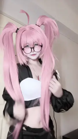 😋 #milimnava #cosplay #fyp #dance 