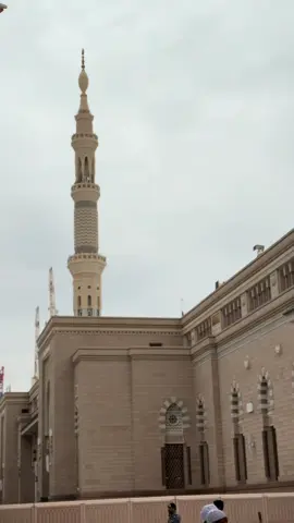 حديث الشيخ عبدالمحسن القاسم عن قلة الأمطار.                                     #عبدالمحسن_القاسم #اعادة_النشر🔃 #الحرم_المدني #explore #fyp 