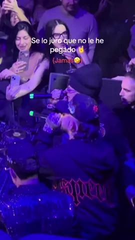 Esa risita nada que ver JAJAJAJAJA #blessd #krisr 