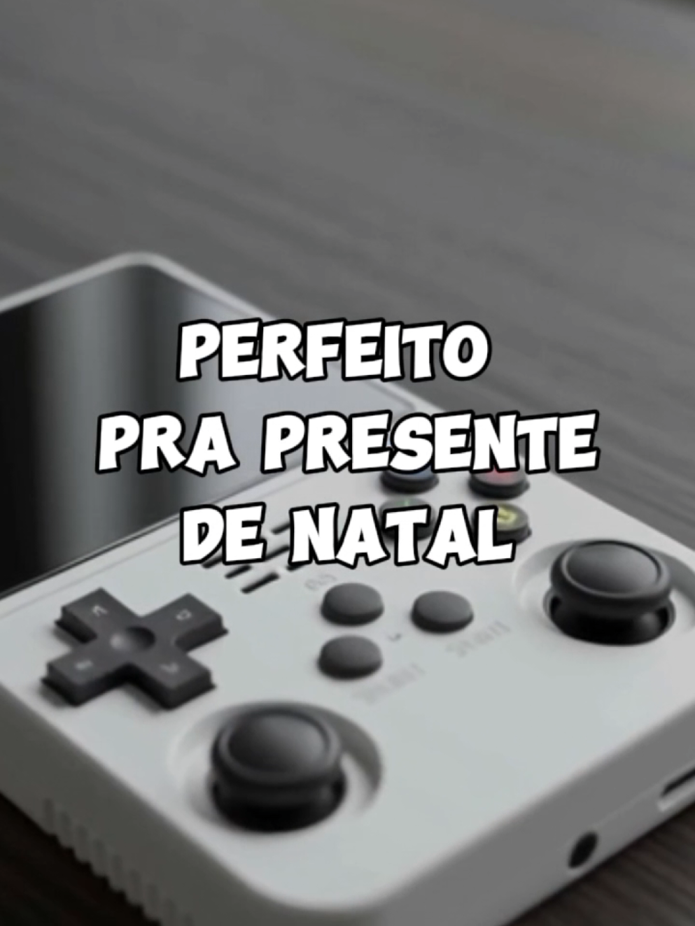 R36S com 39.000 jogos e estojo de brinde. Diversão portátil garantida. #TikTokShop1212BR #tiktokshop #tiktokachados #gamerbr #consolegamer   