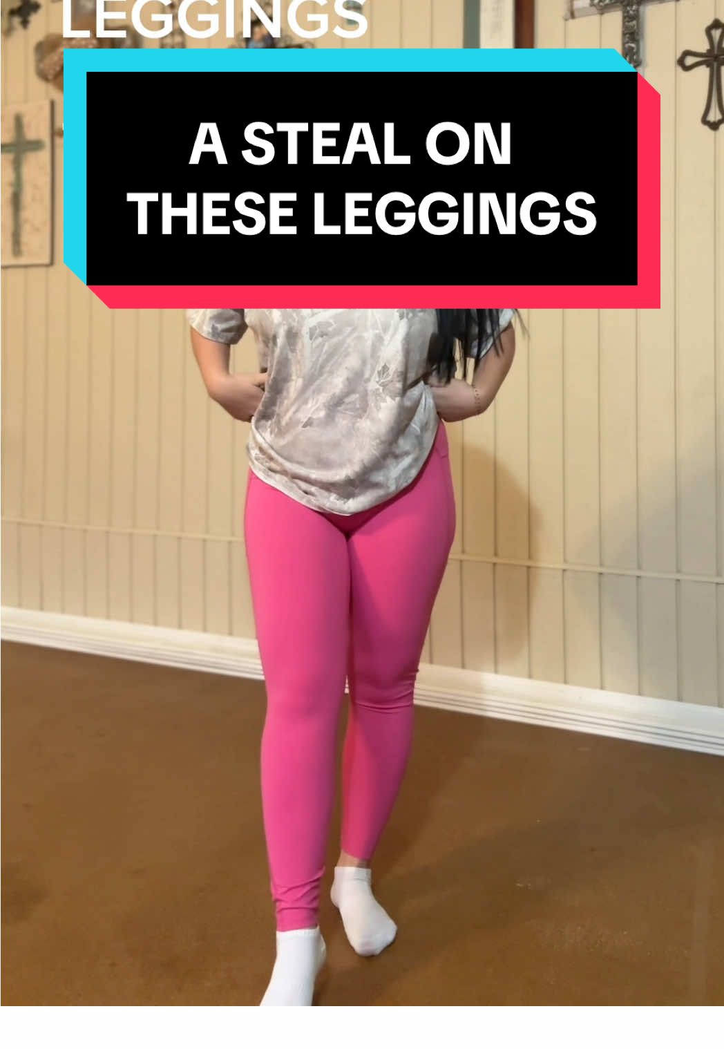 this would be the perfect Christmas gift for your wife !! You CAN NOT go wrong with these leggings.  @Halara_official @Halara @Halara shop  #halara #halaraleggings #halaratiktokshop #ActiveinHalara #TikTokShopNewArrivals