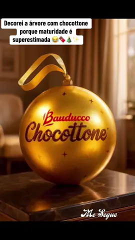 Enfeite de árvore? Nada! Aqui é enfeite que dá pra comer 😂🎄✨ Mini Panettone Enfeite Lata 80g Bauducco #panettone #viral #chocottone #natal  Link nos comentários pra garantir o seu também!