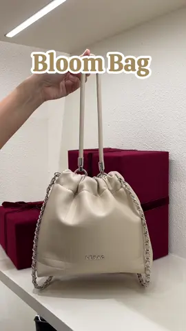 Bloom Bag beige siu hot hit nhà chúng tui đây rùiii ✨