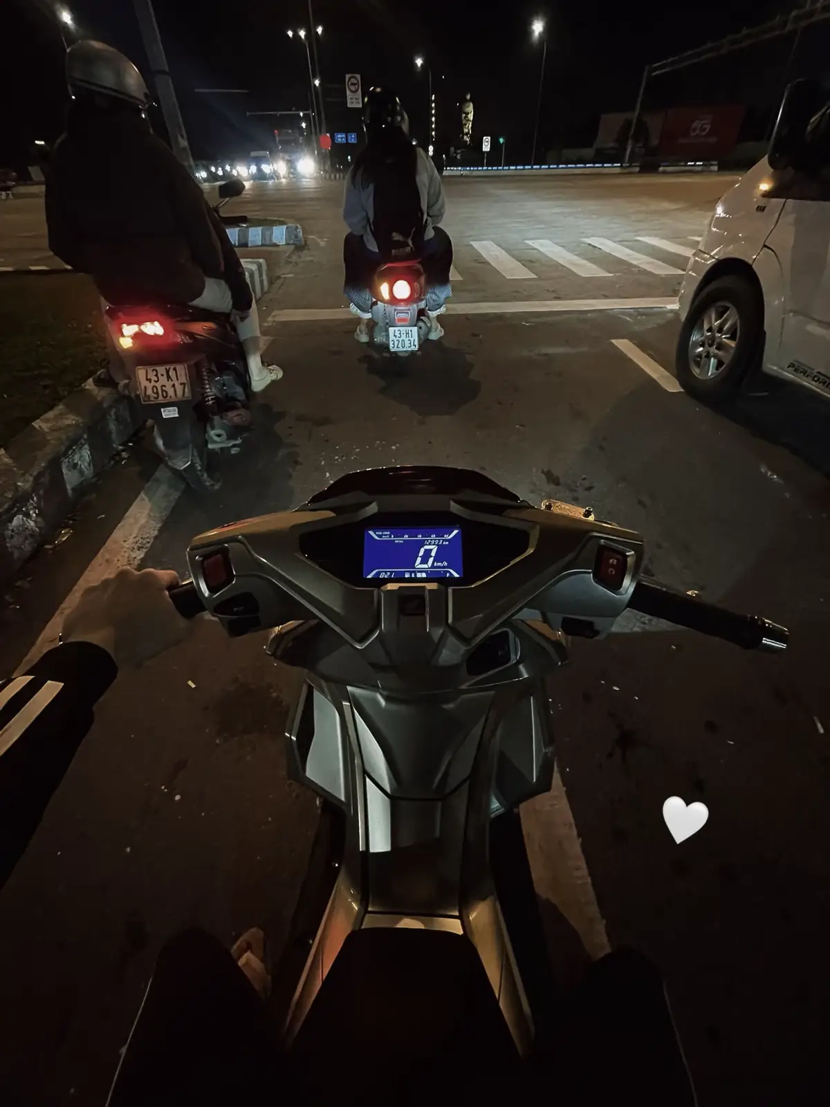 Phố năm ấy là phố đã cũ, quán năm ấy là quán bên đường, người năm ấy là người đã cũ. Ta bây h là ta của phong sương 🤍