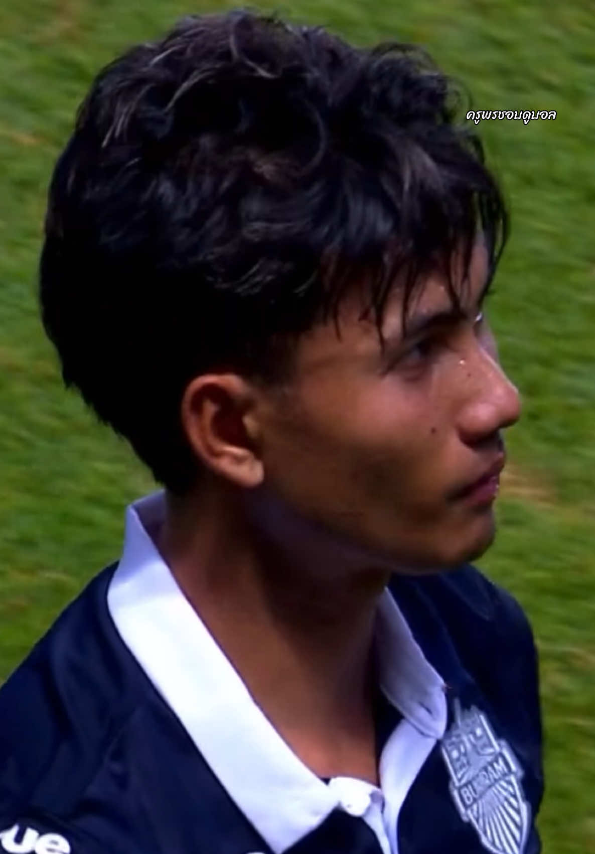 เสียดายลูกนี้มาก ถ้าจังหวะที่พีไม่ไปฟาวล์ก่อน น้องยิงประตูสวยมาก ทุกๆช็อตแทบละลาย หนูจะหล่อเกินไปแล้ว ปกติก็หล่อแล้ว พอลงสนามมันเพิ่มขึ้นเยอะเลย #ครูพรชอบดูบอล #ศุภณัฏฐ์เหมือนตา #bankkkk10 #บุรีรัมย์ยูไนเต็ด 