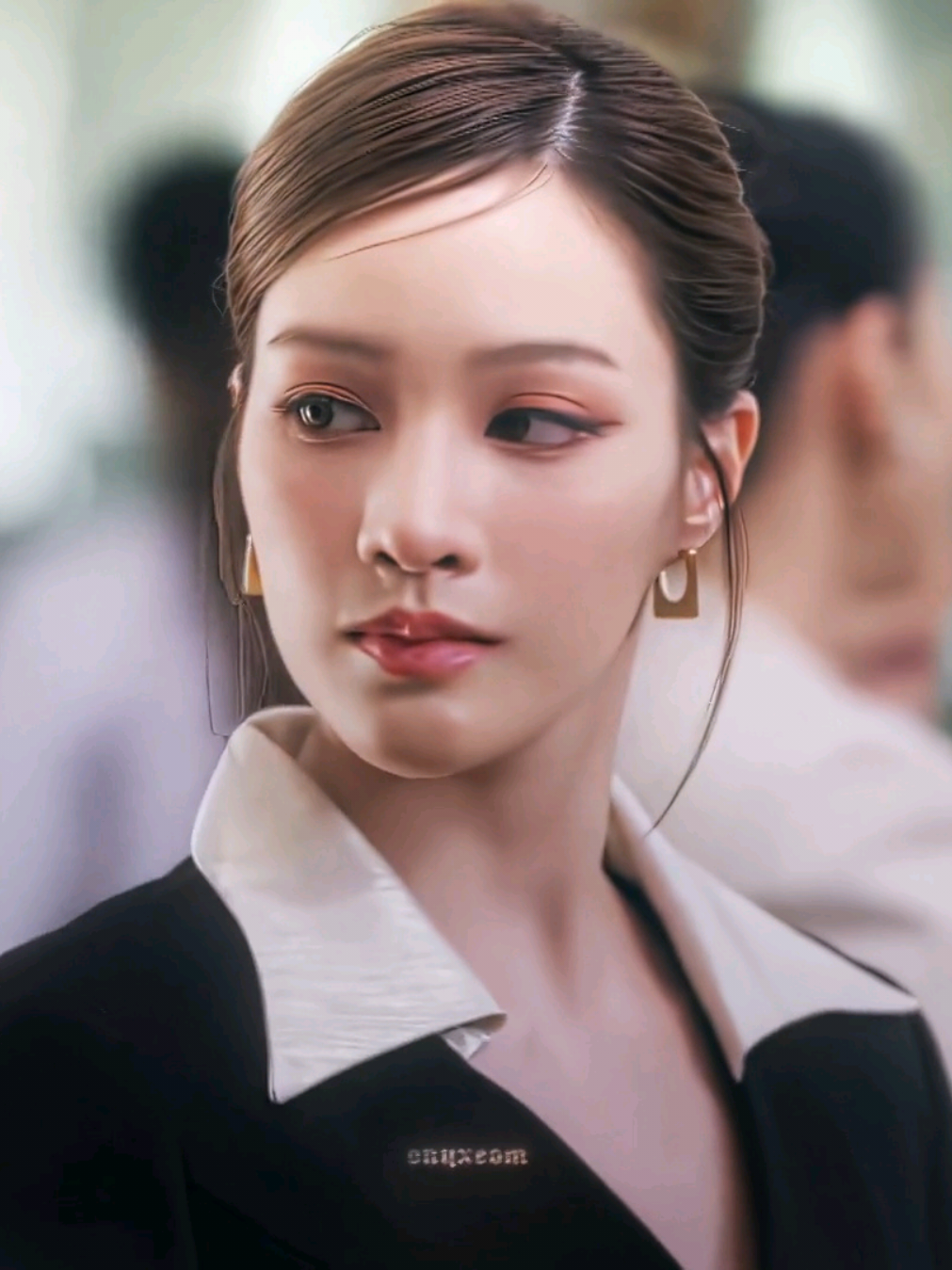 I'll never get over her visuals #dangerousqueentheseries #glseries #tkphinyanech #nurdesoraya 