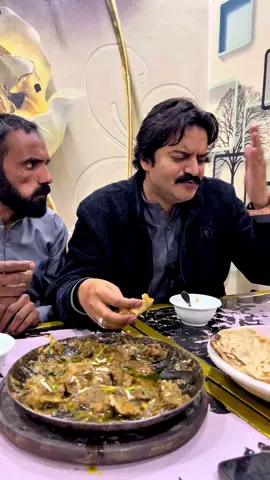 Pata nahi paisey ja kahan rahe hein 😳🙈#foryoupage #viral #nasirali #funny #comedy 