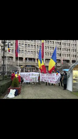 Așteptăm demisiile incompetentilor! 