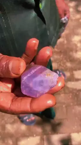 #pinksapphire  පතලෙන් හම්බුණ කුළුඳුල් ගල් #kuruwita #rathnapura  #giantgemstone  #ceylonsapphire 