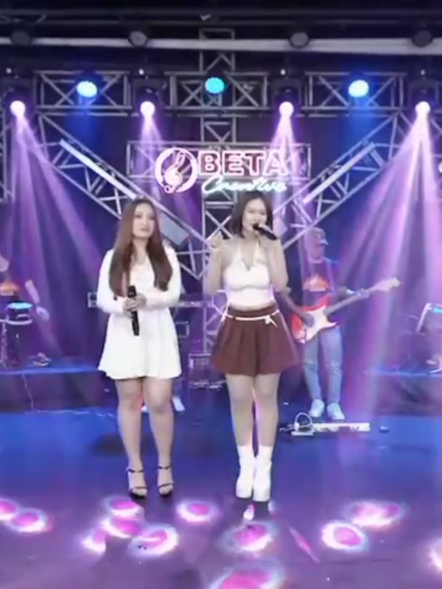 AY #ay #shintaarsinta #ririndwiaryanti  #officialmusiclive #betareative  @ririndasayangkmu @shinta_arsintaa 