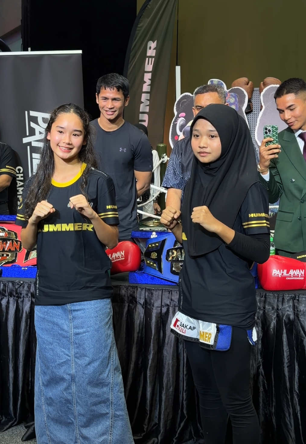 Siapa korang rasa akan menang?  #teammia atau #teamalya , comment kat bawah 💪🔥 Hummer X @Pahlawan Championship  