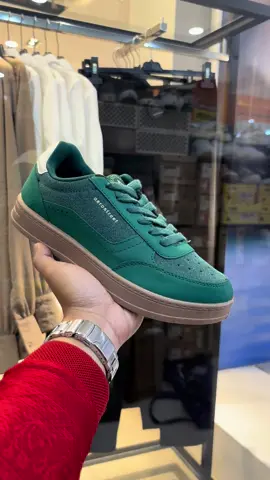 Sepatu Aerostreet Austin warna coklat hijau tua sudah ready lagi nih friend, buat kamu yang belum kebagian buruan langsung gercepin co dikeranjang kuning sebelum kehabisan lagi friend..
