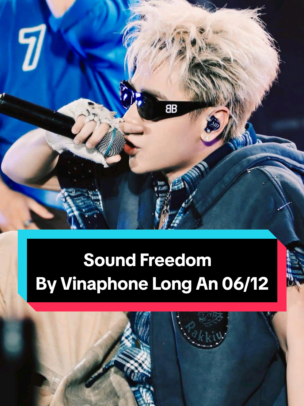 Tongtai khảo bài fan, tưởng ảnh lên núi ở rùi ấy chứ. Có 1 sự giận dỗi nhẹ và đáng iu đến từ vị trí của Tongtai nha. cre: dangandonut #QuangHungMasterD #viral #xuhuong 