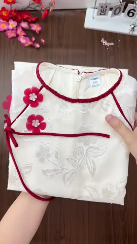 Set áo dài cách tân đẹp sang cho mẹ và bé. #thoitrangtreem #aodaicachtan #aodaichobe #aodai #xuhuong 