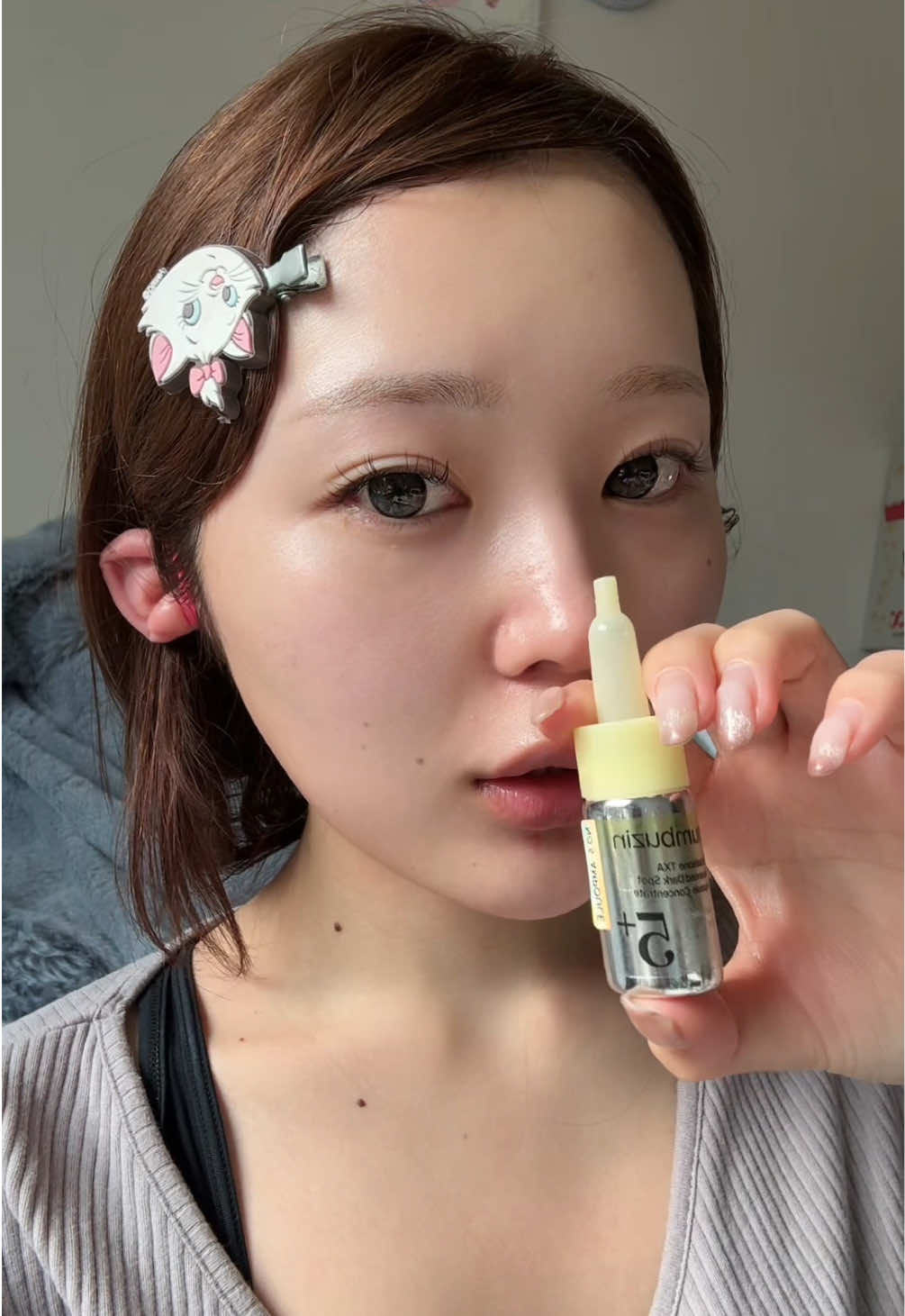 SNSでも注目の透明感ケア美容液が日本限定で登場✨ 【 numbuzin 】 5番白玉グルタチオン100 × TXA10集中トーニング美容液 グルタチオン100％パウダー × トラネキサム酸10％という 珍しい濃密処方がポイント❕ 使う直前に混ぜる“フレッシュ設計”で 酸化していない状態のまま肌に届けられるのが魅力◎ 2週間でしっかり使い切って集中ケアできるのもうれしい💛 (※個人の感想であり、効果を保証するものではございません) @numbuzin_jp  #PR #美白 #ナンバーズイン #メガ割オススメ #韓国スキンケア