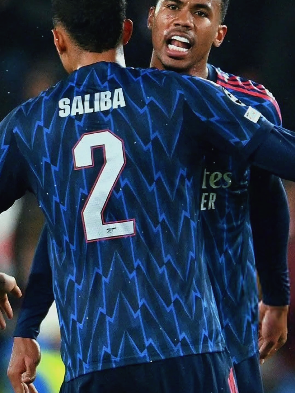 Từ ngày thiếu 2 cậu, hàng thủ không còn là điểm tựa cho hàng công tỏa sáng được nữa😞 👋Quay lại sớm nhé 2 cậu #Saliba #Garbiel #Ngoaihanganh #coyg🔴⚪️ #Astonvilla 