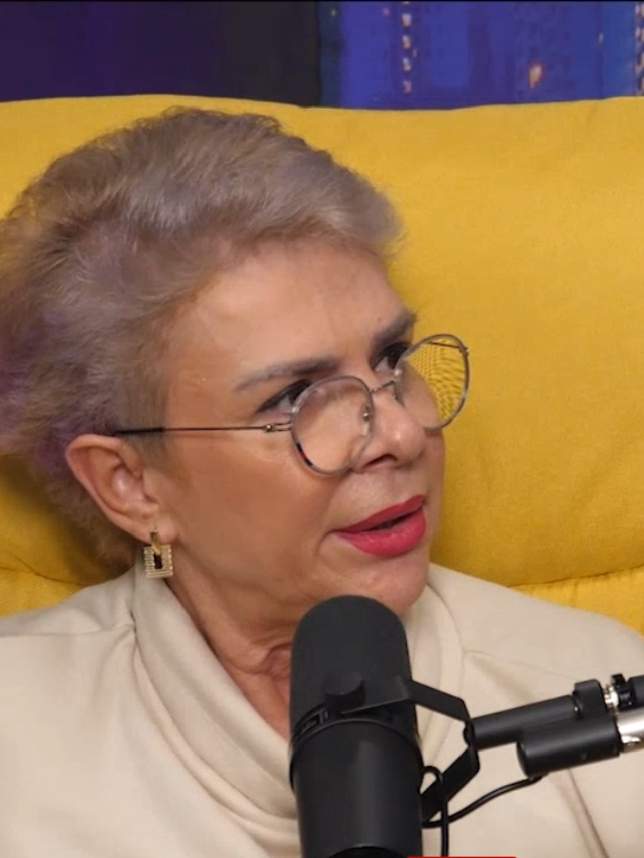 Divorţul este cu atât mai greu cu cât investeşti mai multă iubire şi speranţe şi visuri. Ajutorul unui medic este, de multe ori, necesar după cum spune şi Teo Trandafir. O producție Boof Media #unpodcast #boofmedia #teotrandafir