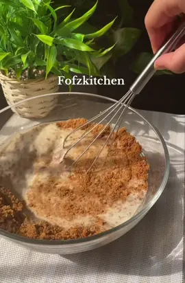 كيكة لوتس سهلة و سريعة😍⬇️ ٣٥٠ غرام بسكوت لوتس  ٣٥٠ مل حليب دافئ  ملعقة كبيرة بيكنج باودر  في فرن حار مسبقاً بدرجة حرارة ١٧٠ لمدة ٣٠ دقيقة  #كيكة_لوتس #كيكة #حلويات #رمضان #cake 