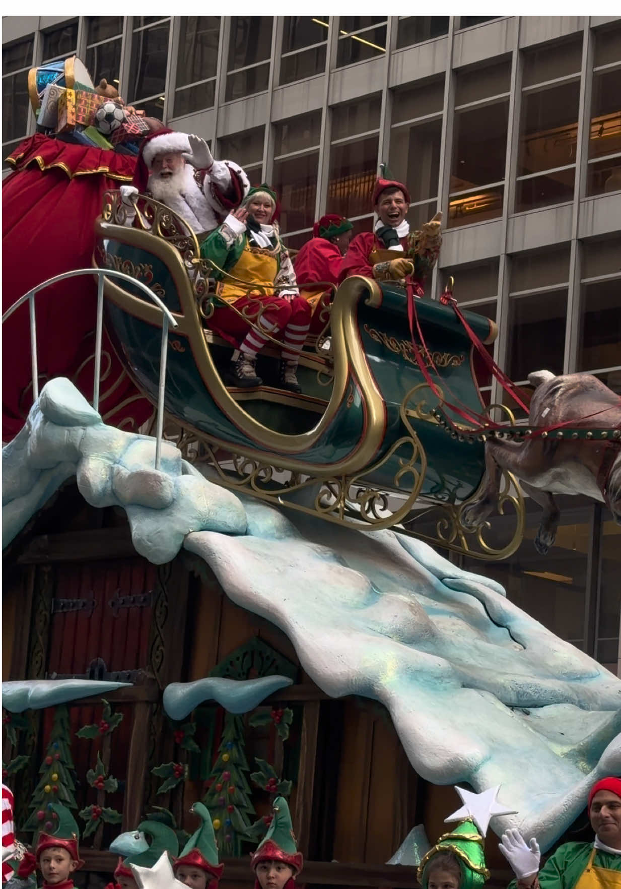 Christmas in NYC 2025 Pure Magic 🎄❄️🎅 #christmasinnewyork York#christmas#newyork#trending#fypシ゚viral 