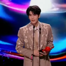 ទង្វើអ្វីនឹងអាចែhan😭🥹 ពេលអាហ៊ាlingheទឿងទទួលពានកាមេរ៉ាបែបមករកអាចែhanហើយអាចែhanទះដៃហើយធ្វើដៃរូបបេះដូងដាក់ទៀត ទង្វើអ្វីនិង😭😭 ដឹងអត់fanនេះអំភើប🥹 #xuruohan徐若晗#zhanglinghe张凌赫 #thebestthing #foryou #fepシviral 