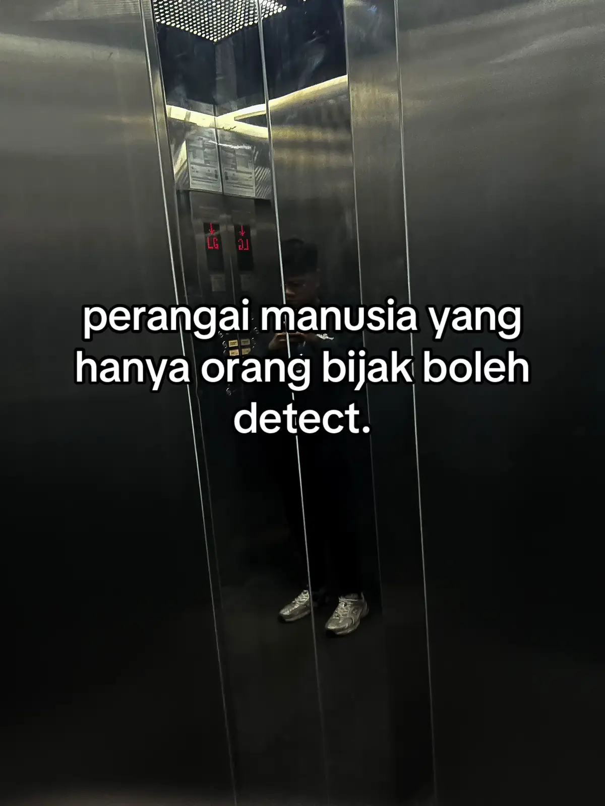 Orang bijak tak tengok apa yang orang cakap. Dia tengok apa yang orang sembunyikan. #humanbehaviour #fyp 