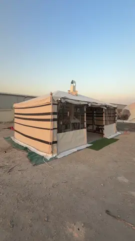 الخيمة الملكية تصميم فاخر وتجهيز متكامل يجمع بين الفخامة والمتانة، ثابتة في جميع الأجواء وتناسب الجلسات الراقية والمخيمات المميزة#بيوت_شعر #عبق_البادية #خيام #خيمة 