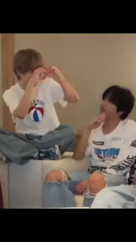 ลงมานั้งตักได้ไหมเค้าเมื่อยคอ...  #hyuckren #dongren #ดงเหริน #haeren #