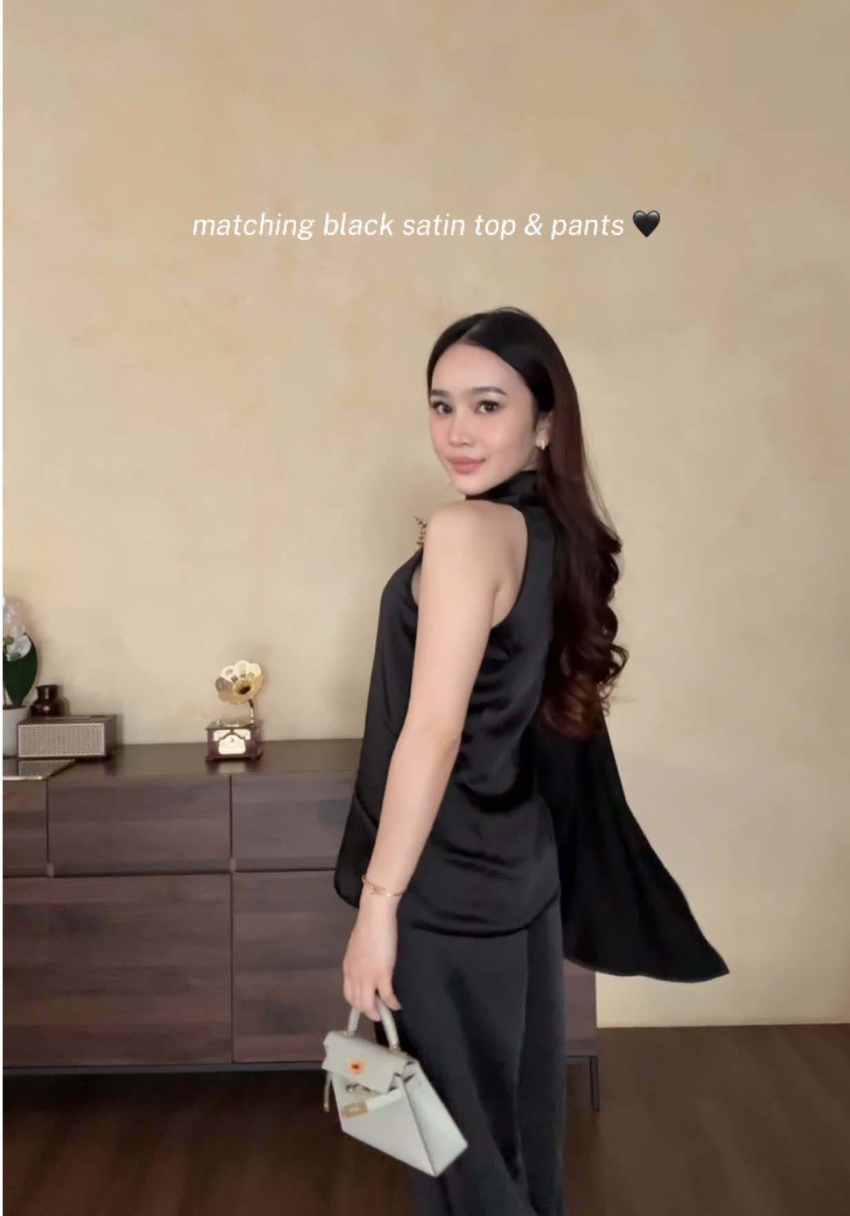 It’s out! Celeste top & Raisa satin pants 🖤