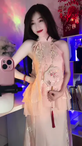 Ui đẹp điêngggg, biết diễn tả sao, xinh điênggg luôn í 😚#sarahduongreview #sarahduonglive #sarahduongvlog #tet #tetmaiman 