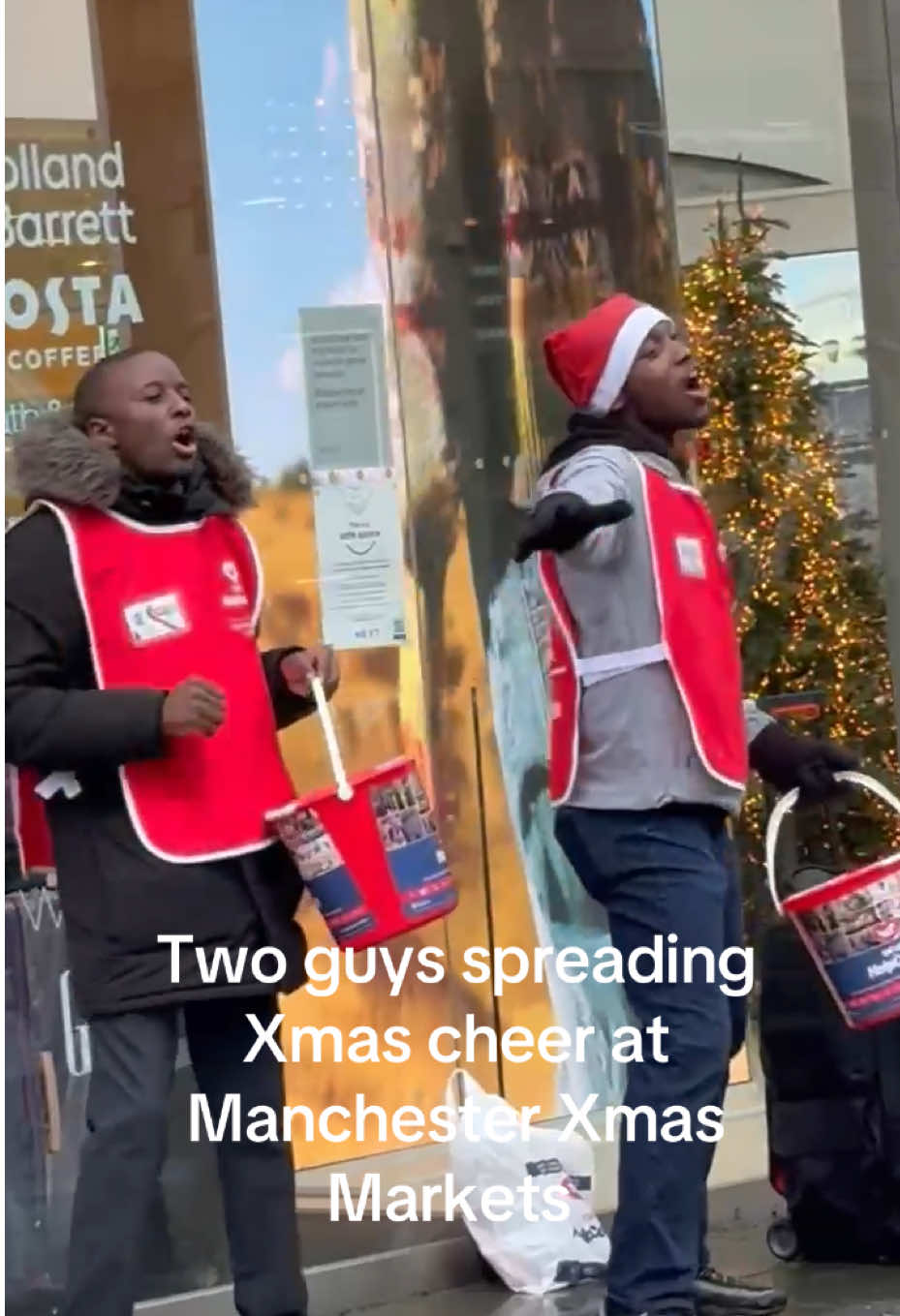 Come on TikTok make these two guys famous, spreading #Christmas joy at the #manchesterchristmasmarkets 👏👏👏