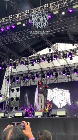 Stamina tanpa henti untuk legend rock asal Solo ini, Banhasir Kaisar!  #jogjarockarta #jrf #kaisar #fypage #viral 