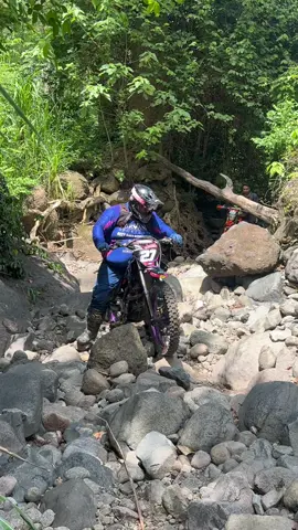 Mangan watu sampe kenyang bosss #balihardenduro #tingzboy #fyp #ozzybali #fypviralシ 