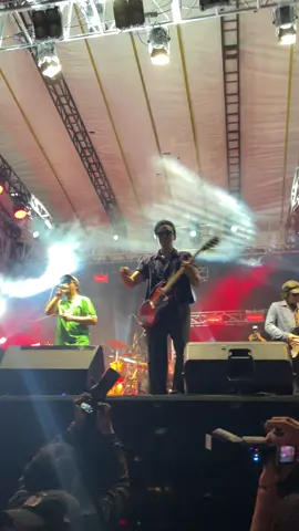 geol geol dong✌🏻#rockinsurabaya #fyp#vincentrompies #xyzbca #teenagedeathstar 