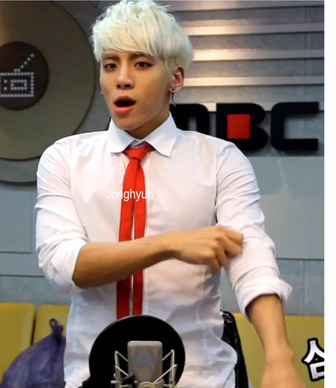 The lyrics are how Jonghyun would’ve sounded if they didn’t censor him #jonghyun #kimjonghyun #shinee #shineejonghyun #jonghyunedit 