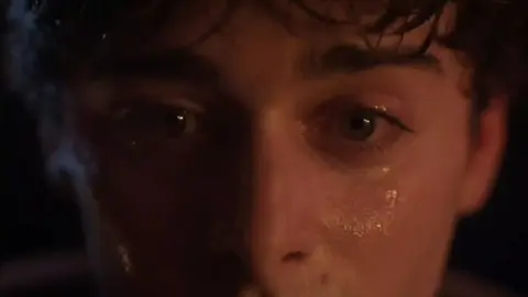 уже похуй залетит или нет, схаваю даже 30 лайков #strangerthings #bylerkiss #оченьстранныедела 