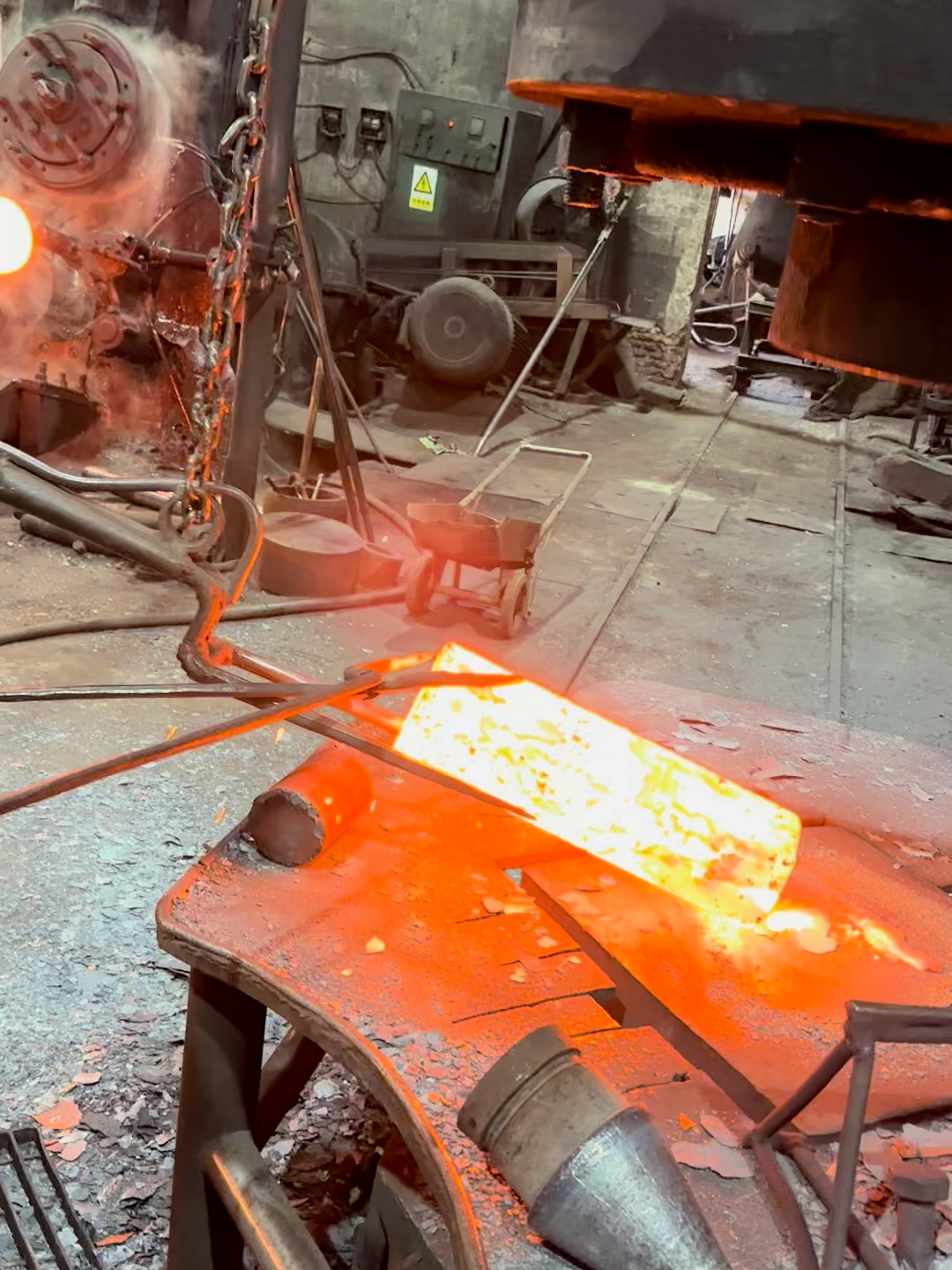 From Red-Hot Block to Perfection — Forging Transformation! #steel #metal #factory #manufacturer #forging #blacksmith