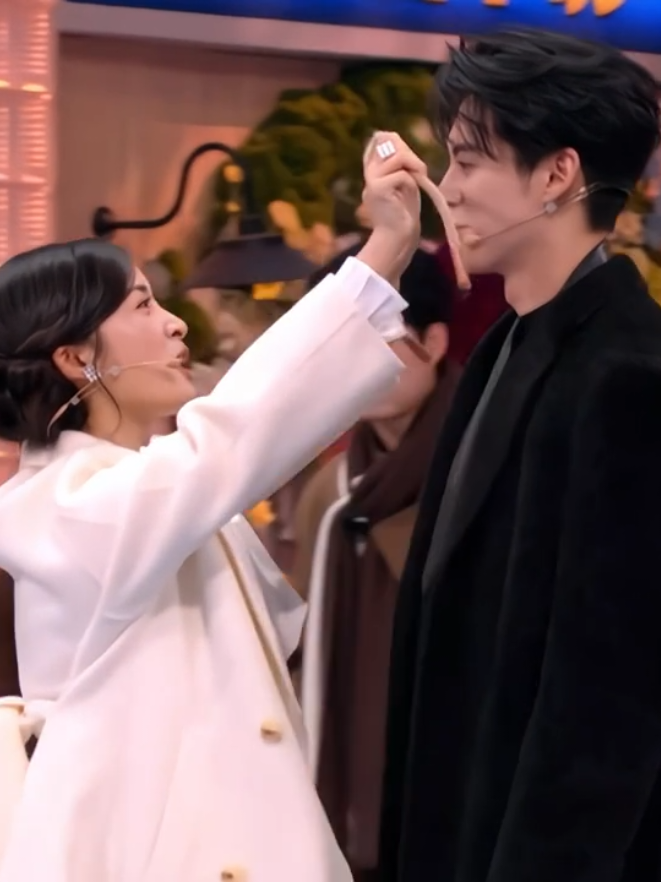 Shenyue said : Stop running! my prey! 🫠 ‎#dyshen #diyue #dylanwang #shenyue #棣月系 