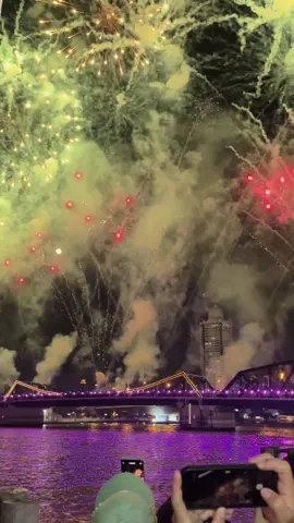 #แม่น้ําเจ้าพระยา #พลุสะพานพุทธ #สะพานพุทธ 