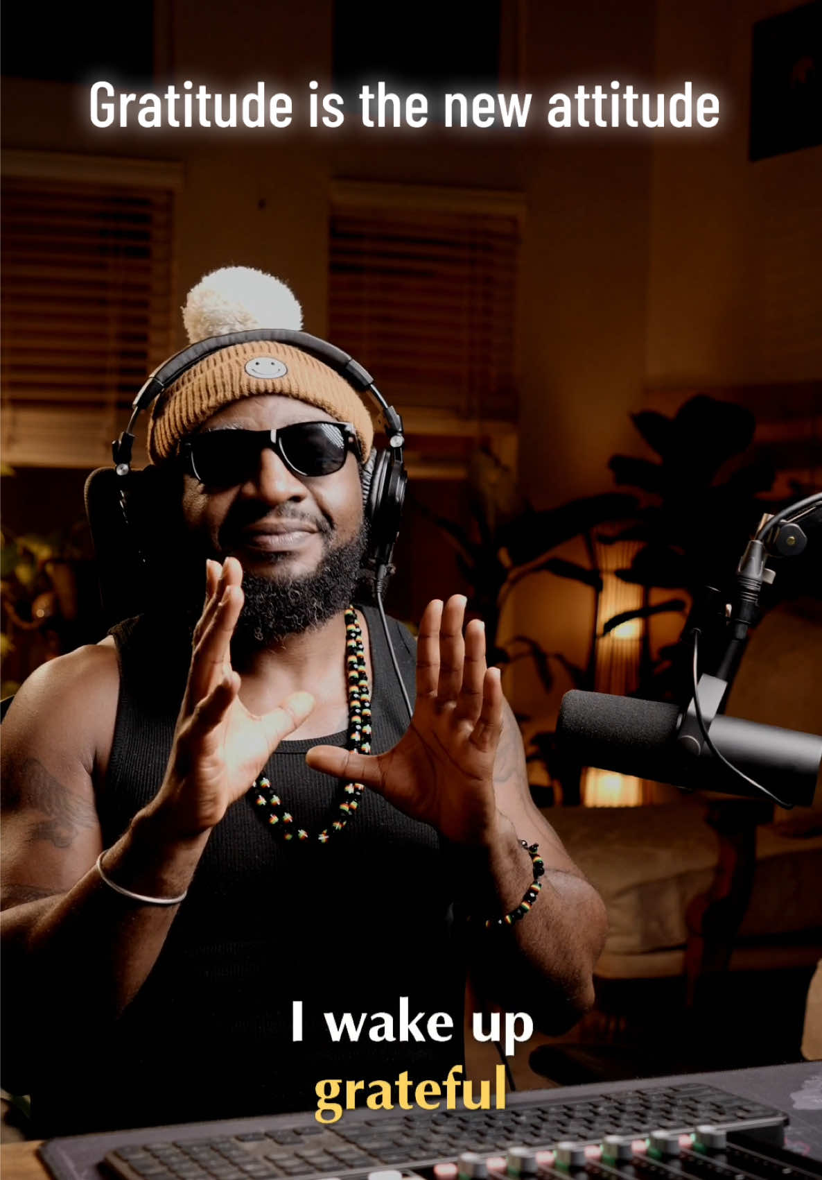 Every morning I rise, my blessings rise with me. Today is already flowing in my favor. 🌞✨ song title: Morning Queen Energy by Shift to abundance. 🙌🏿🙌🏿🔥🔥 #gratitudeattitude #soulfulmusic #healingmusic #iambaba #miracles 