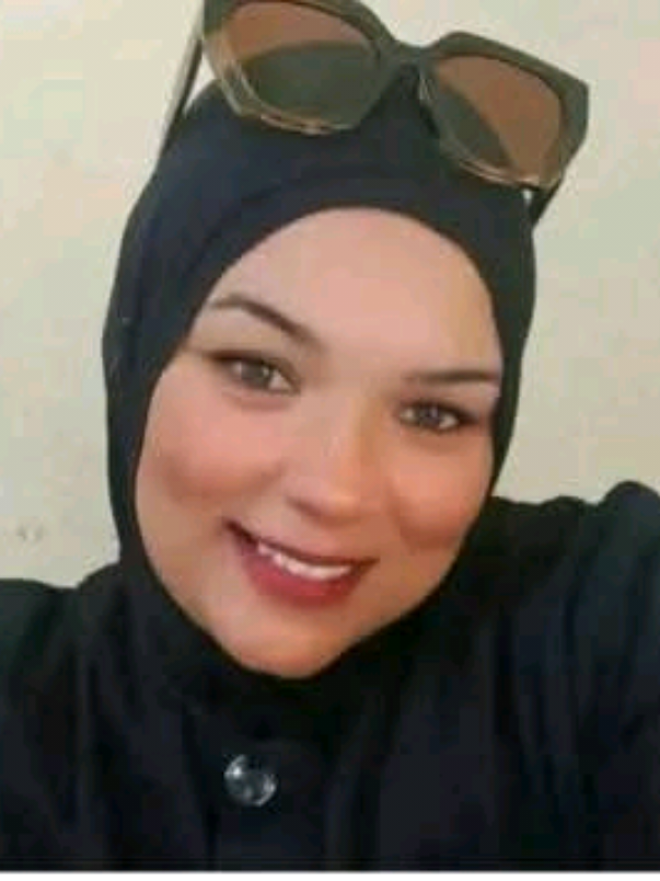 هذا الي ضحى من اجل توتس  واليوم تلتحق به زوجته  وتبقى ابنته يتيمة الاب والام ،  😭😭😭😭😭 توفيت اليوم زوجة شهيد الوطن عبد السلام السعفي،  أصيل منطقة بوشمة  من ولاية قابس، بعد معاناة مع المرض. يُذكر أن الشهيد عبد السلام السعفي كان قد استُشهد في ملحمة بن قردان يوم 7 مارس 2016 أثناء تصديه للهجوم الإرهابي الذي شهدته الجهة تاركا خلفه طفلة صغيرة.